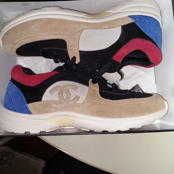 Chanel sneakers/size 10 which is a size 43 - Picture 3 of 5